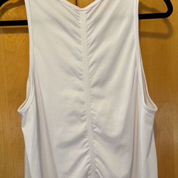 Fabletics shirred back stretchy tank - Picture 2 of 4